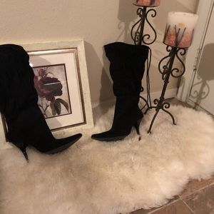 Super cute black slouch bootie!
